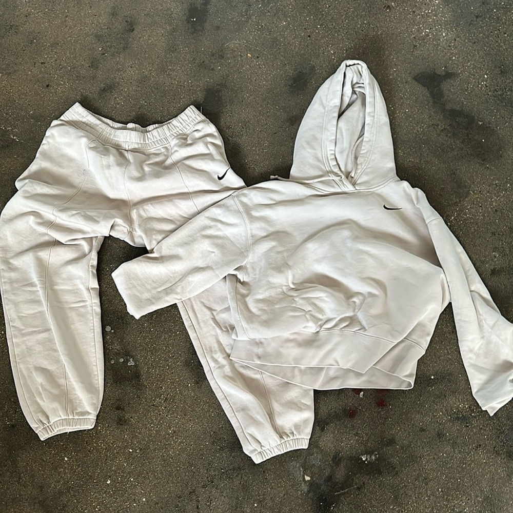 Nike sweatsuit